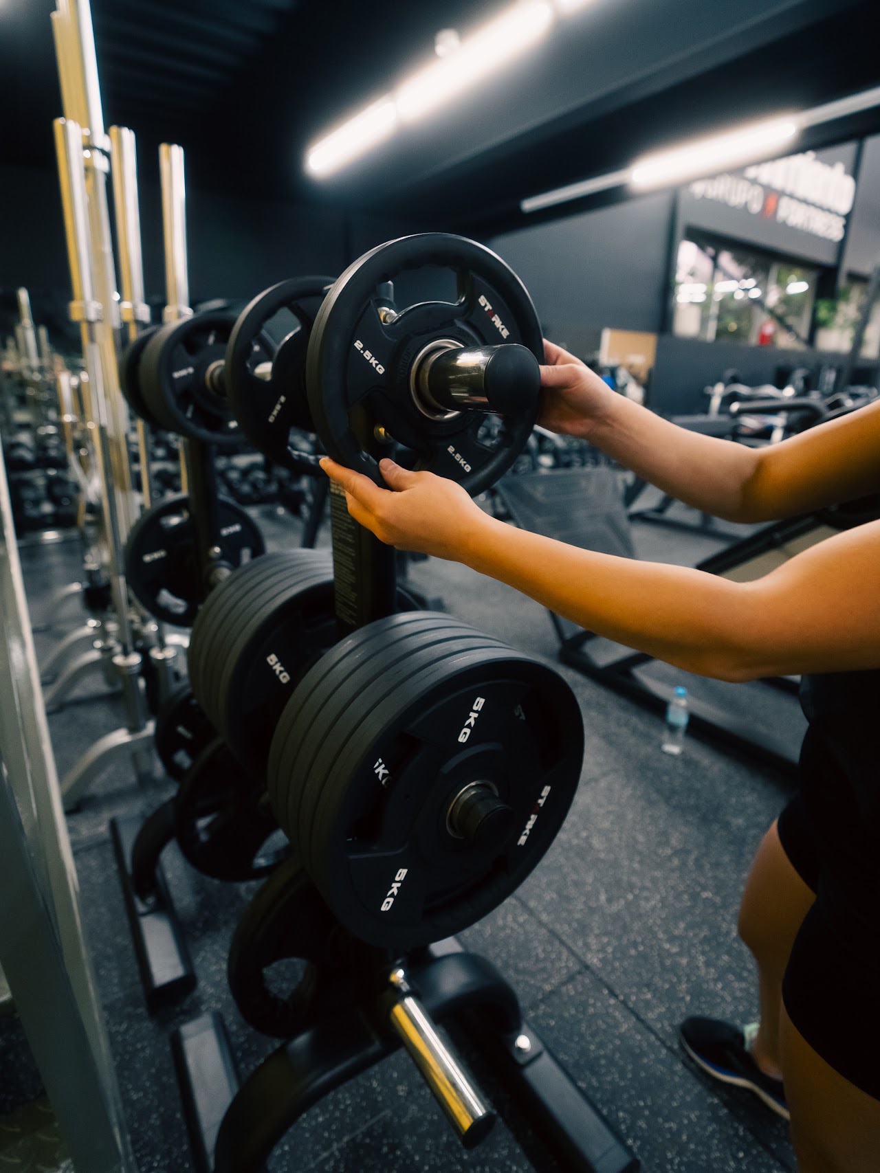 Zona de mancuernas y peso libre Krafit Paraná